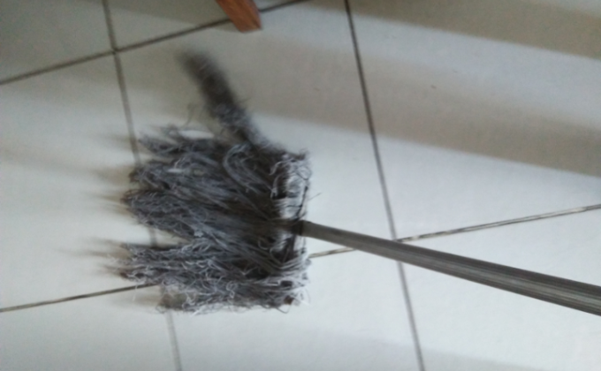 ถูพื้นที่ทำความสะอาด