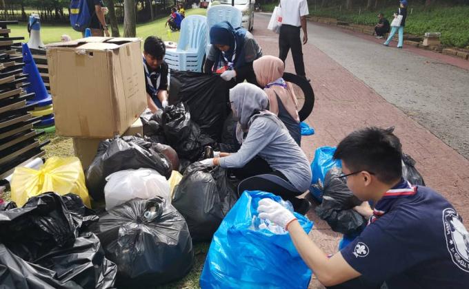 SW Voluntary Service : Walkside by Rovs Project - CBN Bottle Collecting