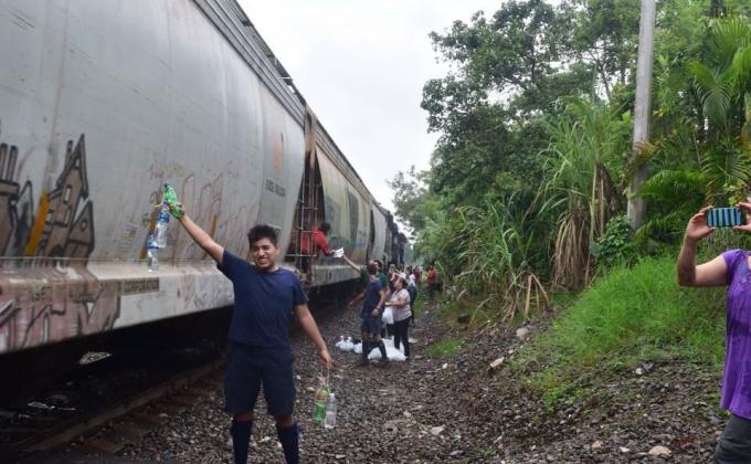 Colecta y ayuda en el comedor comunitario de Las Patronas