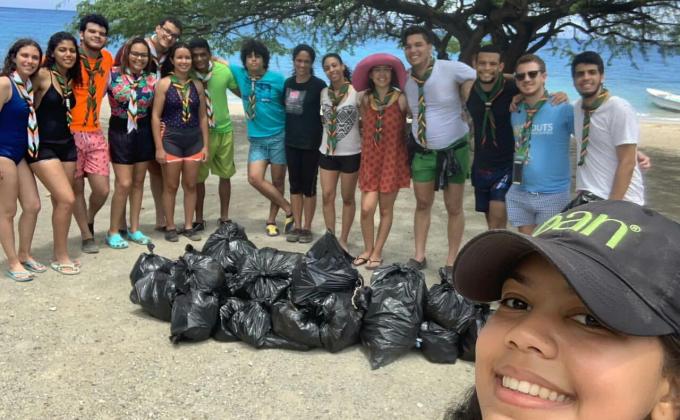 Garbage collection in Playa Chiquita to make a Climate action.
