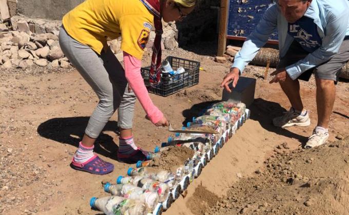 “ECO-LADRILLO una alternativa para poner los residuos plásticos no reciclables y poder usarlos para construir algo con ellos.”