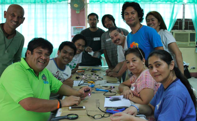 Cool Spot Story: "Train the Trainers" - Lightening up with the Solar-powered Lamps