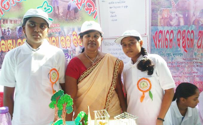 Participating in Eco-model exhibition 