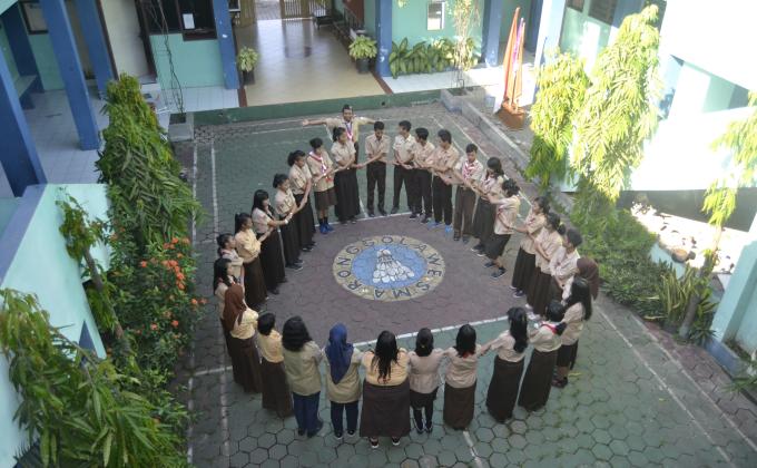 kegiatan pramuka bagi siswa baru SMA Ronggolawe Semarang