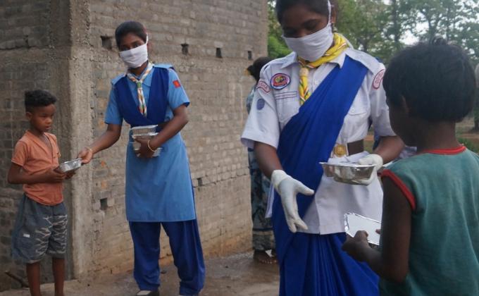 Cooked Food packets distributed at Kusumunda village