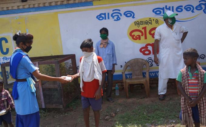 Cooked food packets and biscuits distributed at Chalnamunda village of Bargaon Block
