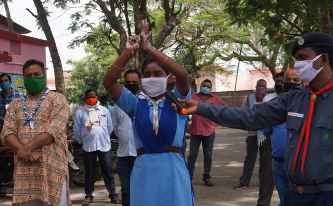 Hand wash demonstration and soaps, sanitizers distribution at Subdega Block