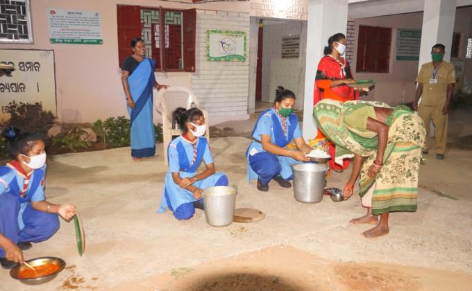 Cooked food distribution at Community Health Center, Bargaon, Sundargarh