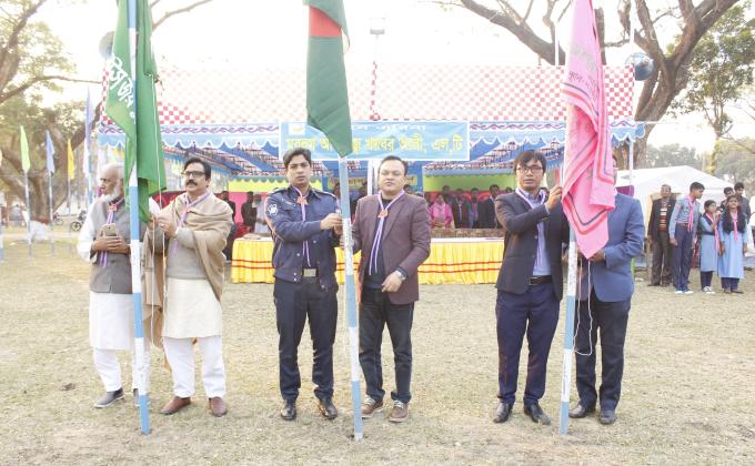 জেলা সমাবেশে পতাকা উত্তলন 