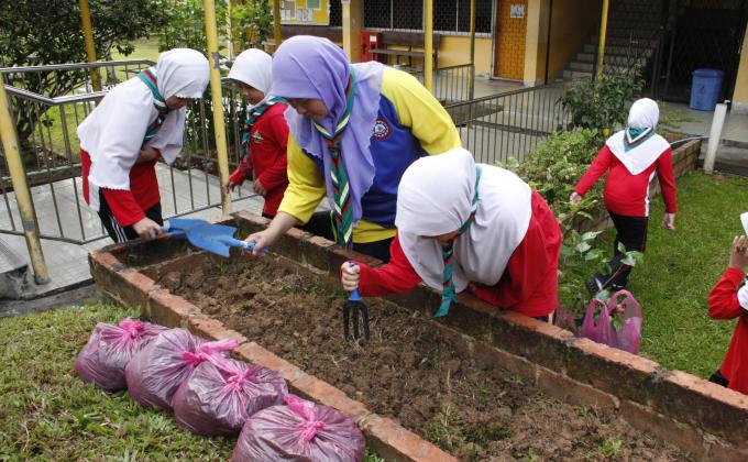 Cub Scouts celebrates 'EARTH DAY 2014'