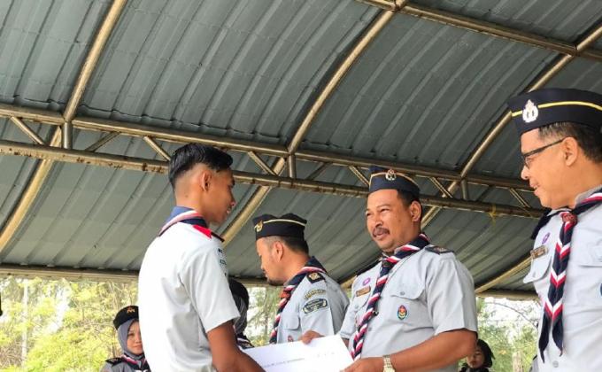 MENABUR BAKTI DI MANA SAHAJA