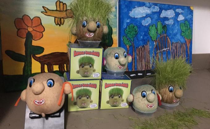 Empreendedor social Lobinho: renda da venda de Bonecos ecológicos revertida em brinquedos para crianças carentes