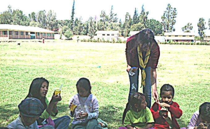 Ayudando a los niños :)