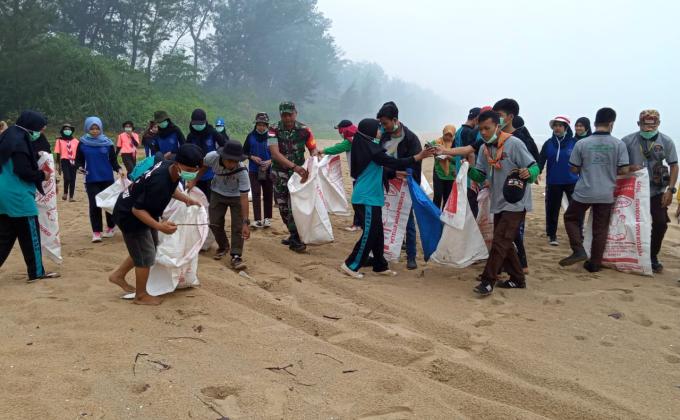 Bersih Pantai Diujung Negeri