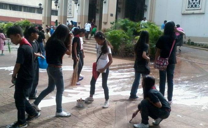 Clean up drive in Antipolo Cathedral