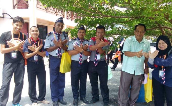 MERDEKA WALK DAN CLEAN UP THE WORLD 2017