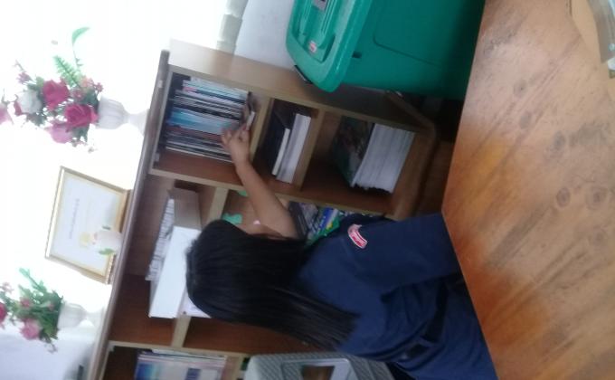 จัดชั้นวางหนังสือ