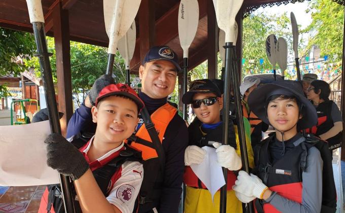 Rowing for picking up trash from the river in Bang Luang Canal Project