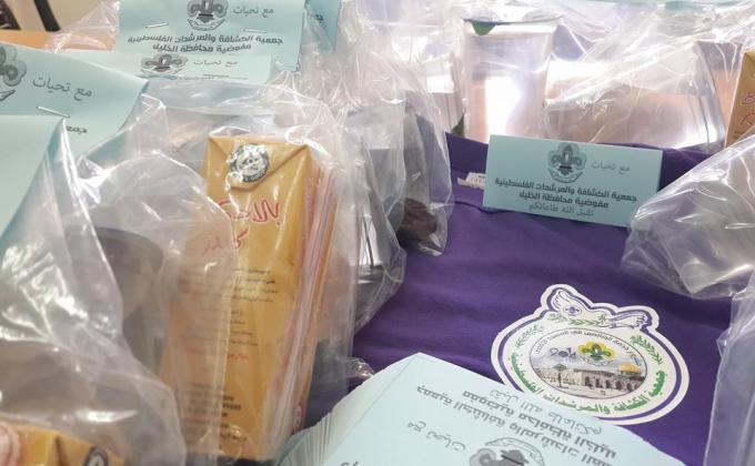 Khalil Al-Rahman scout group participated in a campaign for distributing meals on the fasting Palestinians