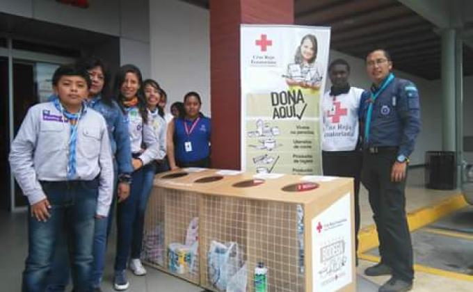 Recolección de donaciones para enviar a la región costa afectada por el terremoto.