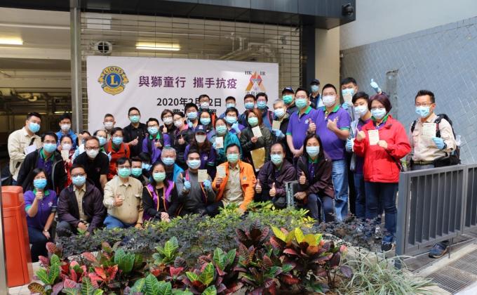 Free distribute of mask to elderly in Hong Kong