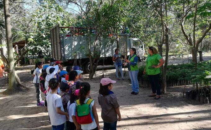Re forestación en el Curichi La Madre en la Ciudad de Santa Cruz de la Sierra. 
