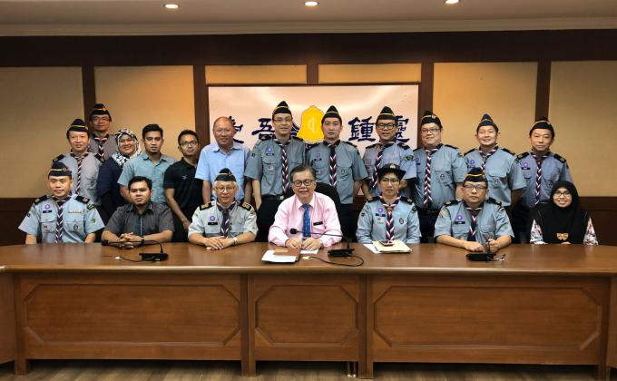 Perjumpaan bersamaan dengan pemimpin pengakap sekolah