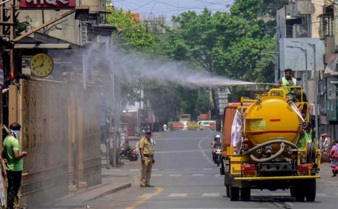 गांव में किया सैनेटाइज कार्य!!