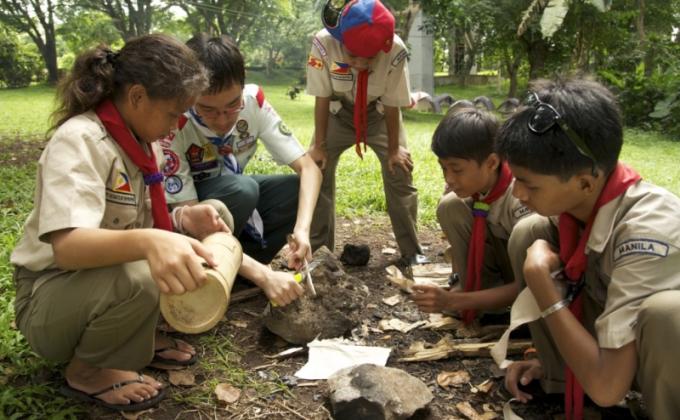 Children Living on the Streets Become Scouts