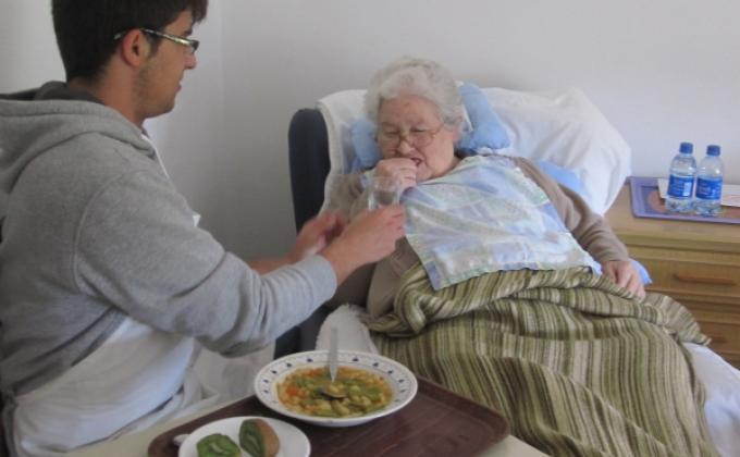 Nochenueva: Acompañamiento de ancianos en la Residencia de Ancianos de las Hermanitas de los Pobres en El Puerto de Santa María - Cádiz