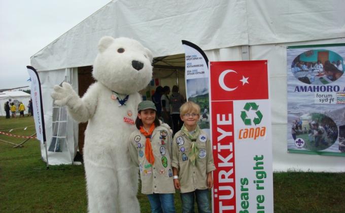 THE POLAR BEARS ARE RİGHT. TAKE A PHOTO WİTH LAST BEAR. 22nd WORLD SCOUT JAMBOREE