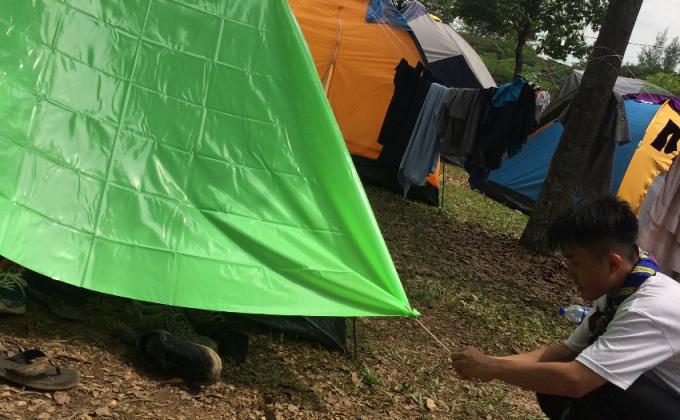 building up the tent!