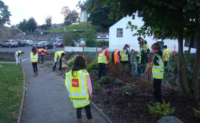 8 Louth Slieve Foy Cub Scouts clean up village