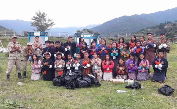 Volunteer in Moenlam Chenmo
