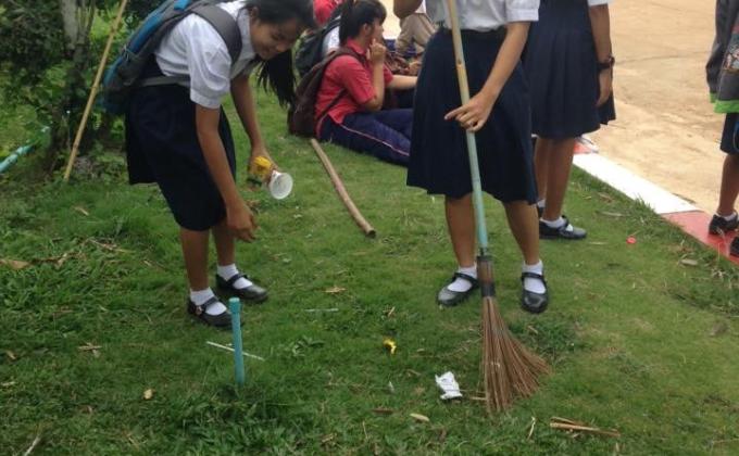 ทำความสะอาดบริเวณโรงเรียน