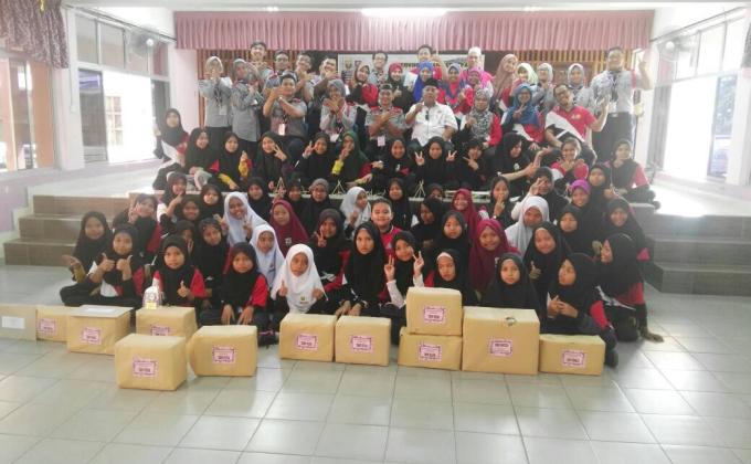 Bergambar Bersama Peserta di Majlis Penutup Perkhemahan Bersepadu Unit Beruniform