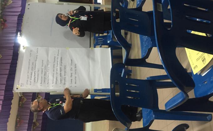 Sangat panas dalam khemah kursus manikayu peringkat 1 di sk seri murni