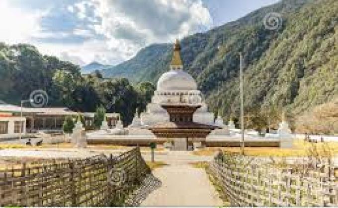 Fencing of chorten kora