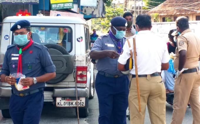 Rover Crew supplies food and refreshments for Police officers
