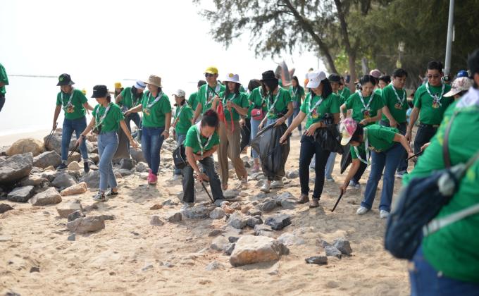 รณรงค์ช่วยกันเก็บขยะ