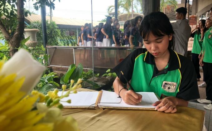 ลงนามถวายพระพร