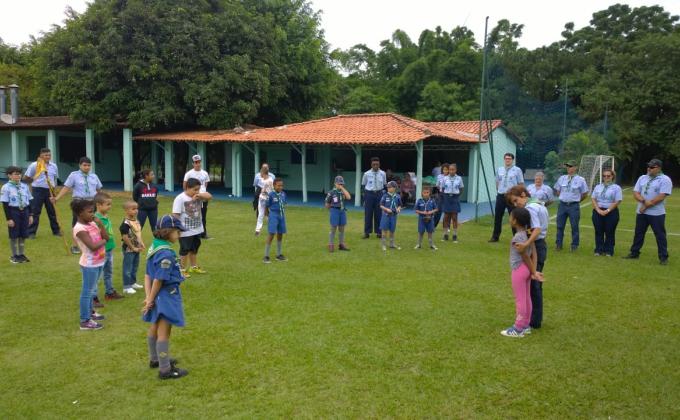Ouvir Estórias