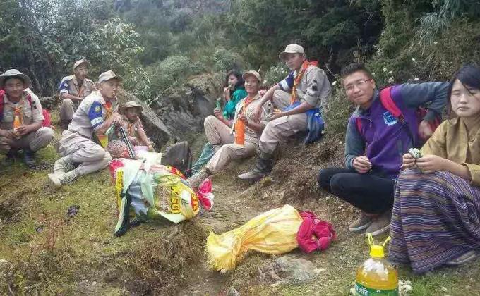 Scouts of Bhutan lends a helping hand to the hermits in the mountains 