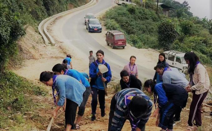 Maintenance of unpaved road for a religious event 