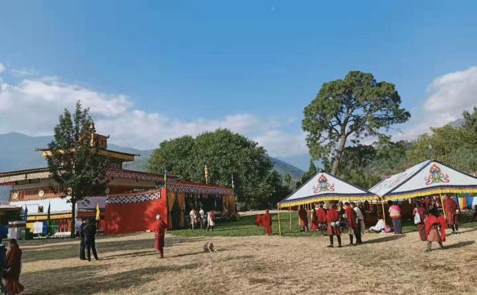 Mani Dungdrup Recitation of Avalokasharaya prayer.