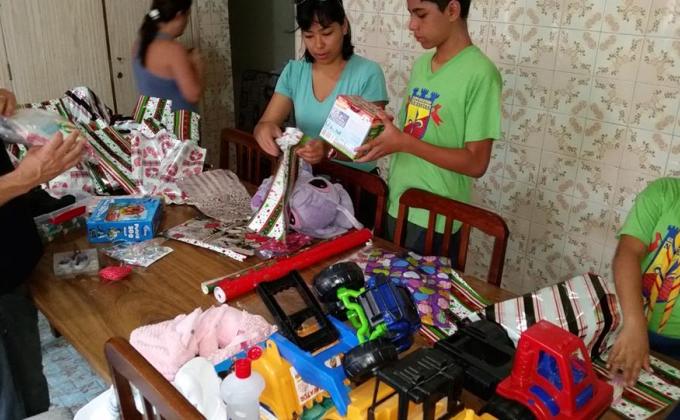 Cada criança com um brinquedo no Natal 2015