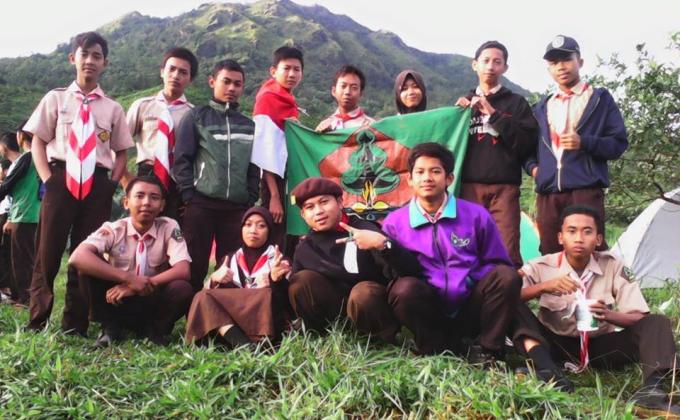 tanam pohon bersama 1001 pendaki