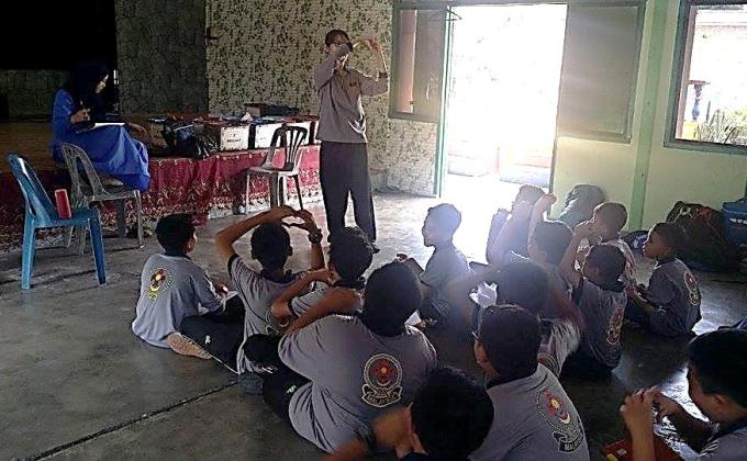 NYANYIAN LAGU KAMI SUKA PENGAKAP SAJA