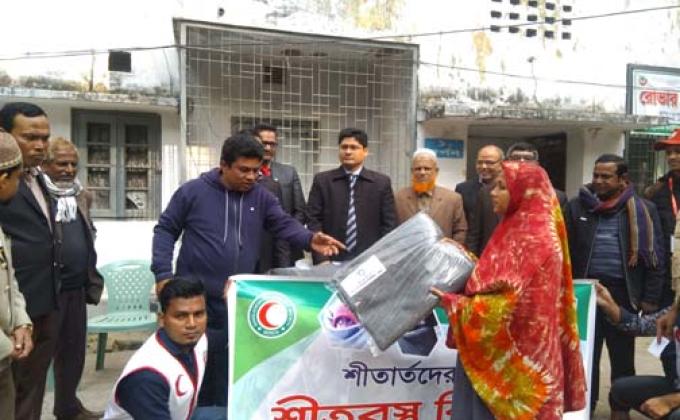 শীতার্তদের মাঝে শীত বস্ত্র বিতরণ