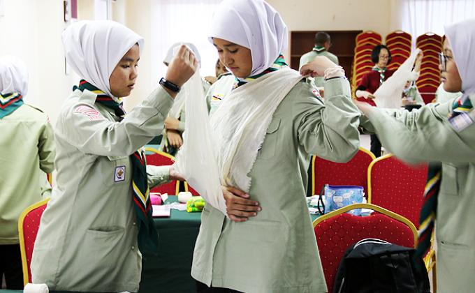 Basic first aid training for Venture Scouts
